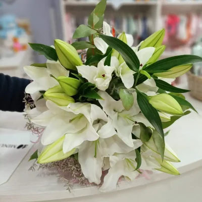 ramo de flores lilium blanco frontal